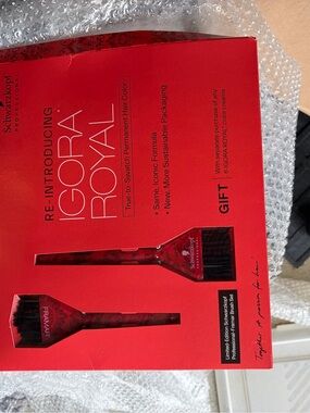 IGORA ROYAL Hair Color Brush Set in Red